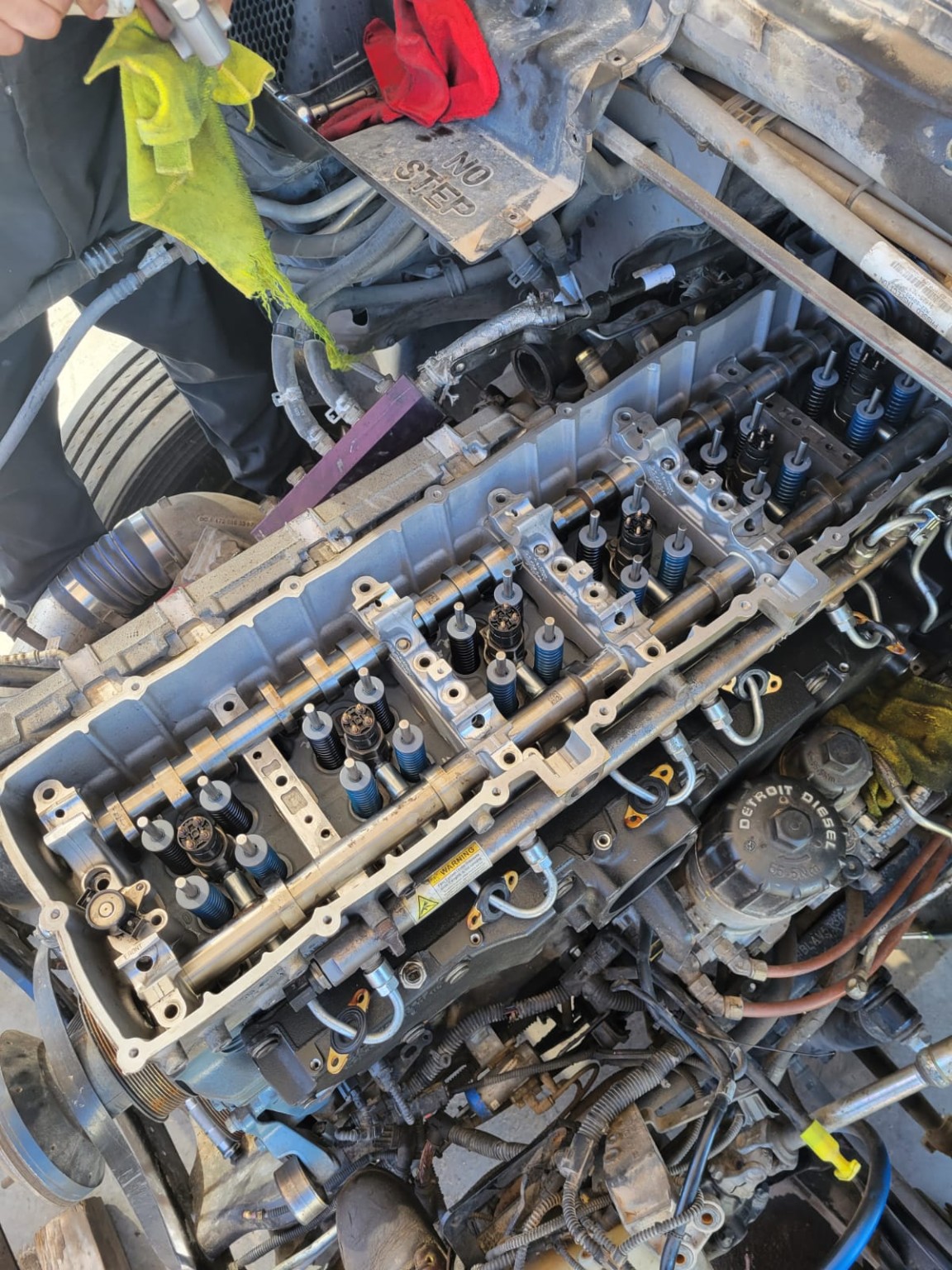 Heavy-duty diesel engine repair